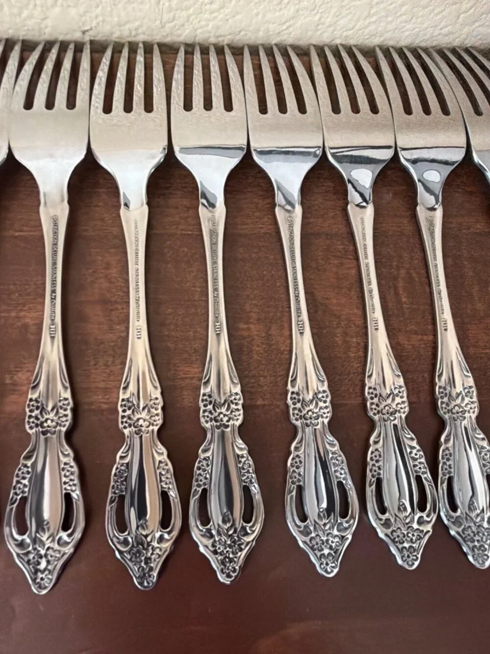 Set of 12 Oneida Distinction Deluxe HH Raphael Stainless Dinner Forks 7.25